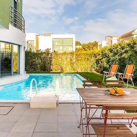 3 Bedroom With Private Pool In * Palmela